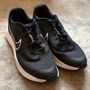 Nike Boys Black and White Athletic Shoes